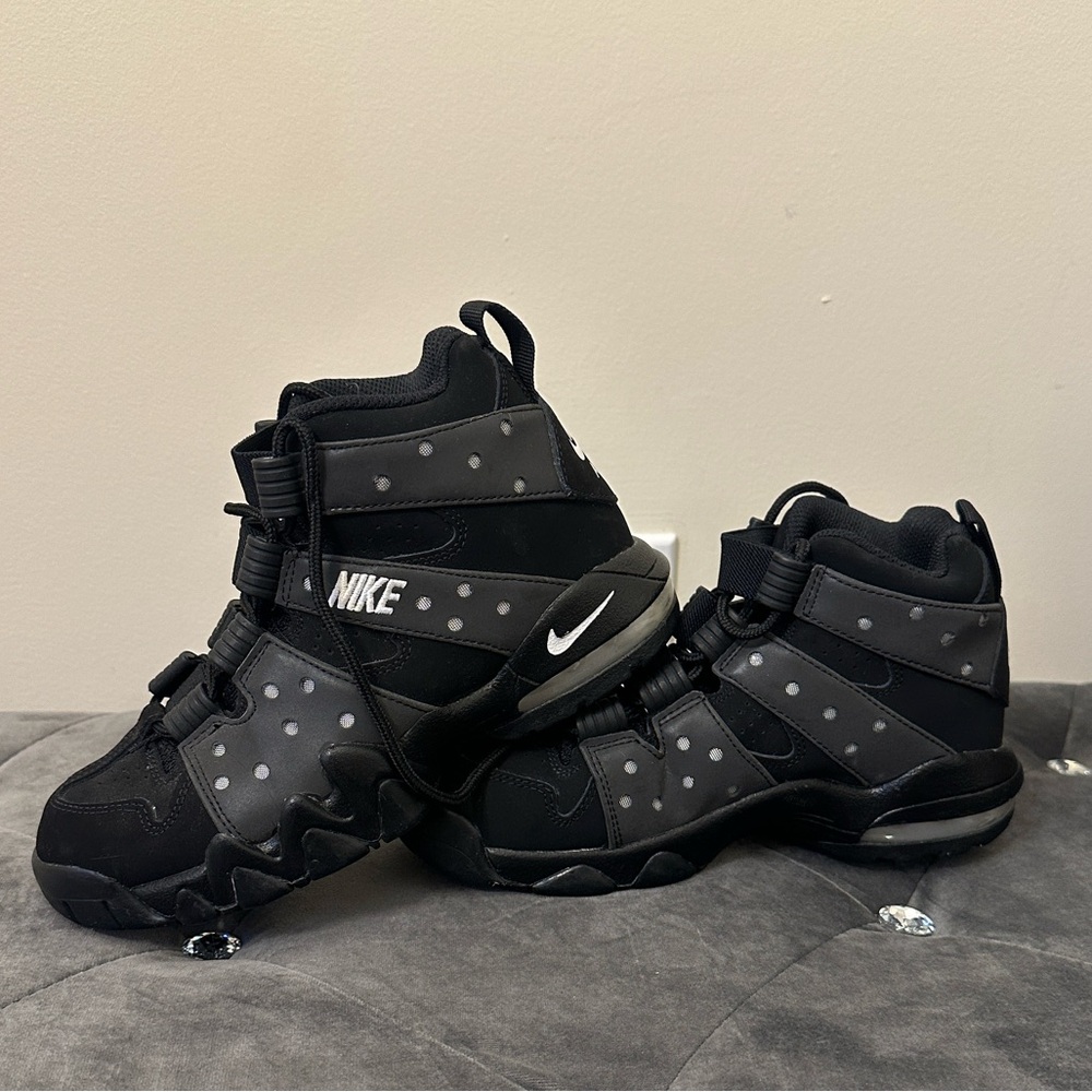 NEW Nike Black and Gray Sneakers